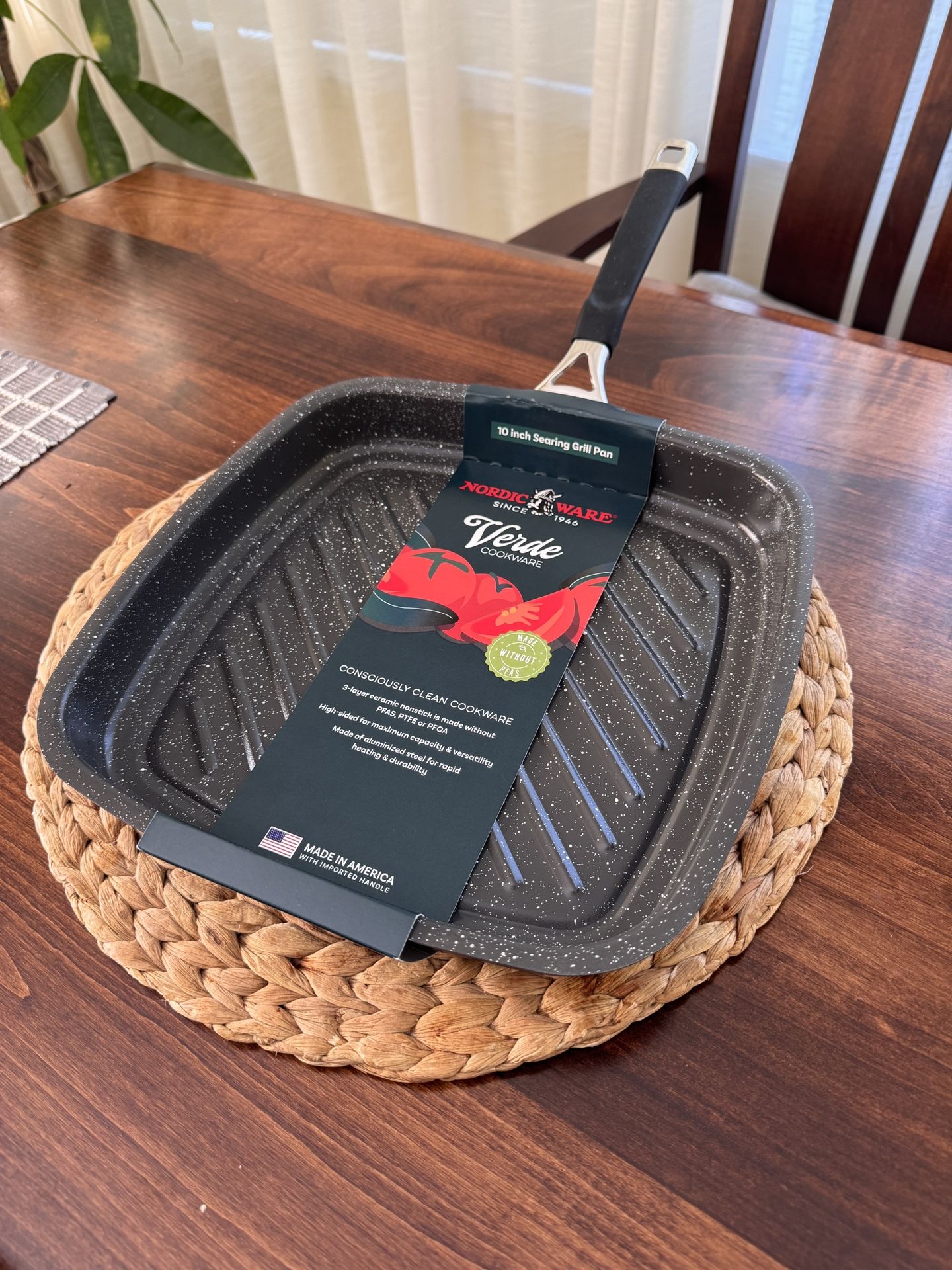 NEW! Made In USA - Nordic Ware 10in Sealing Grill Pan