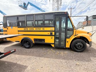 2008 Thomas C2 5 window School bus with handicap lift