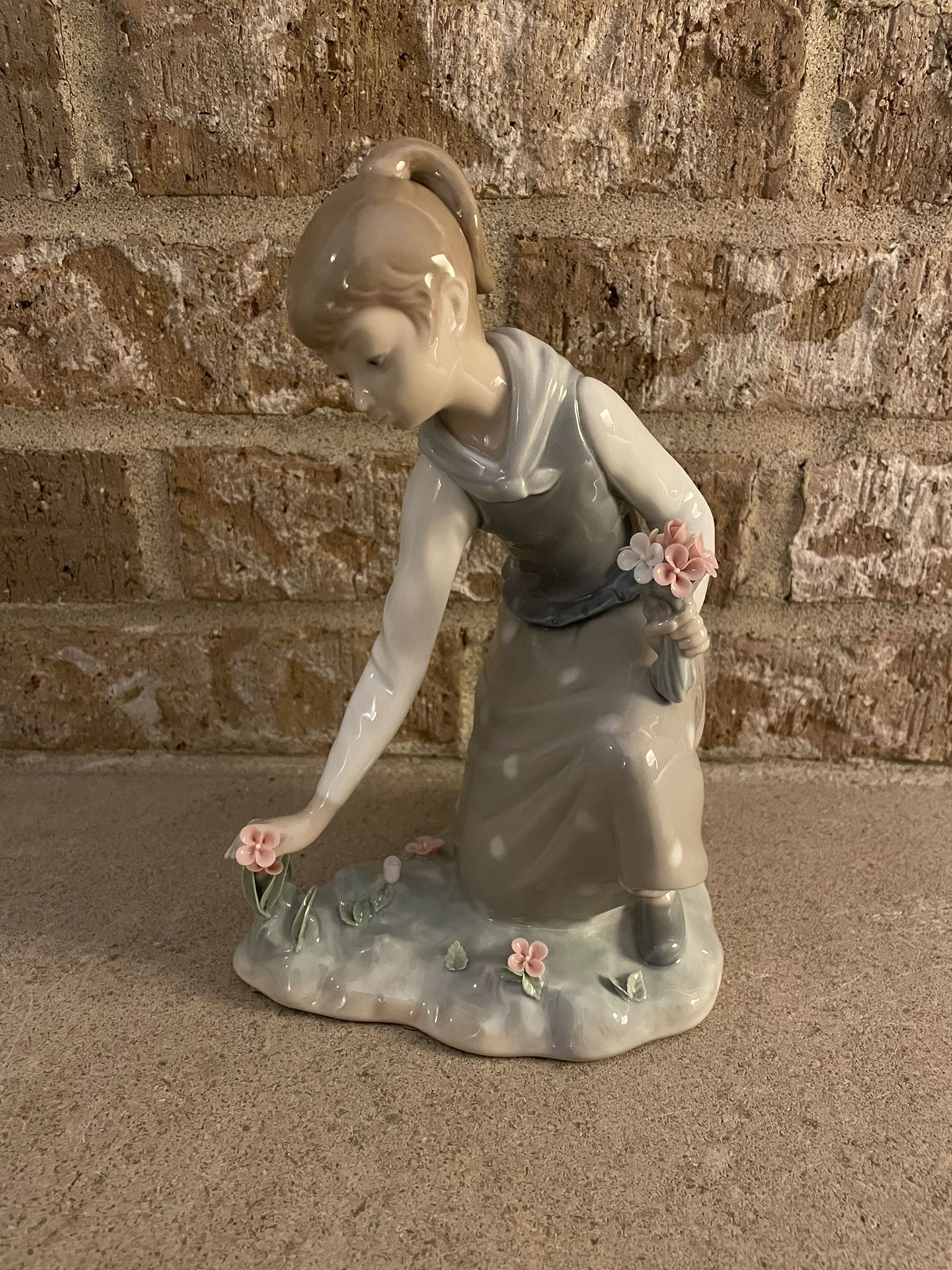 Lladro “Girl Gathering Flowers” Figurine 1172