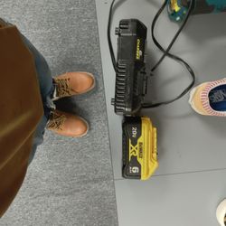 DeWalt Battery And Charger 20v XR 6H