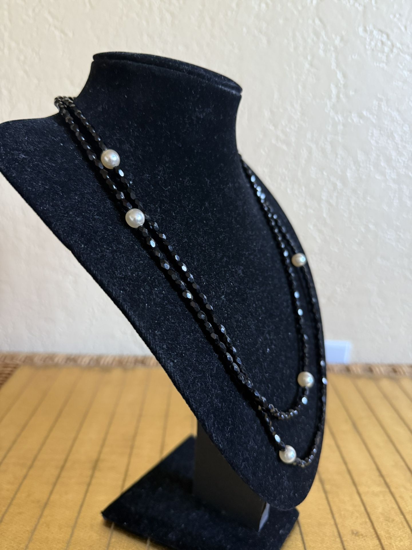 VTG Jet Black Beads With Pearls Circuit 1920