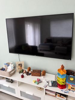 TCL 65” 4K Roku Smart TV (65S513) Excellent Condition