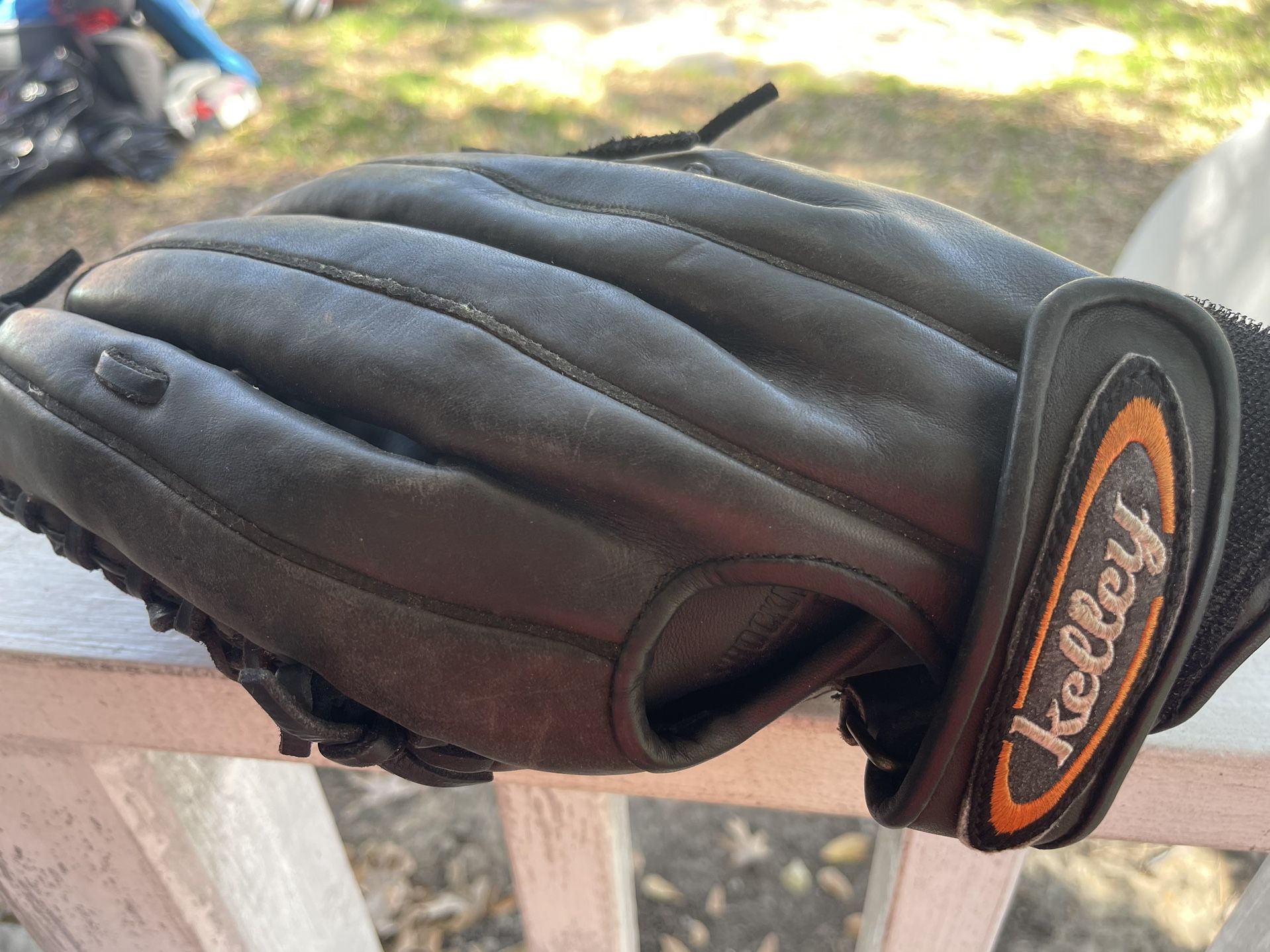 Kelley Men’s Softball Glove