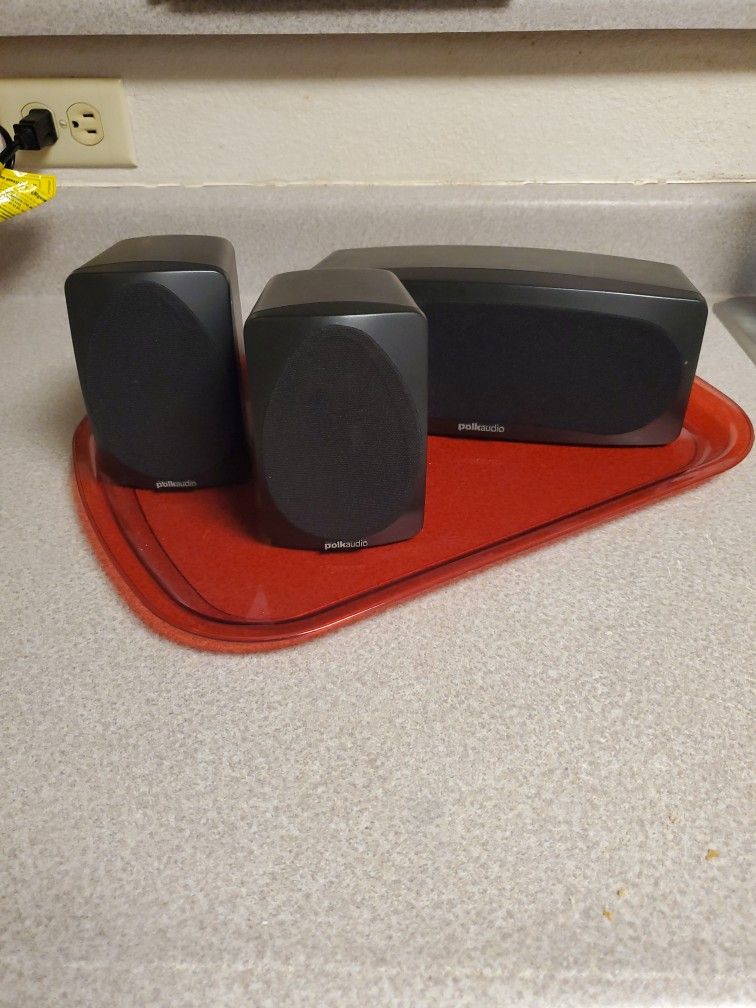 Polk Audio Center Channel With 2 Surround