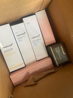 Medicube X Sara Trotter Glow on the Go Set –