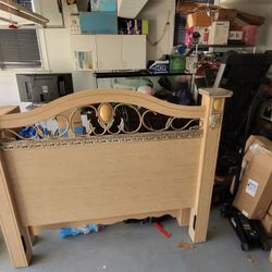 6 Piece Queen Size Ashely Furniture Bedroom Set 