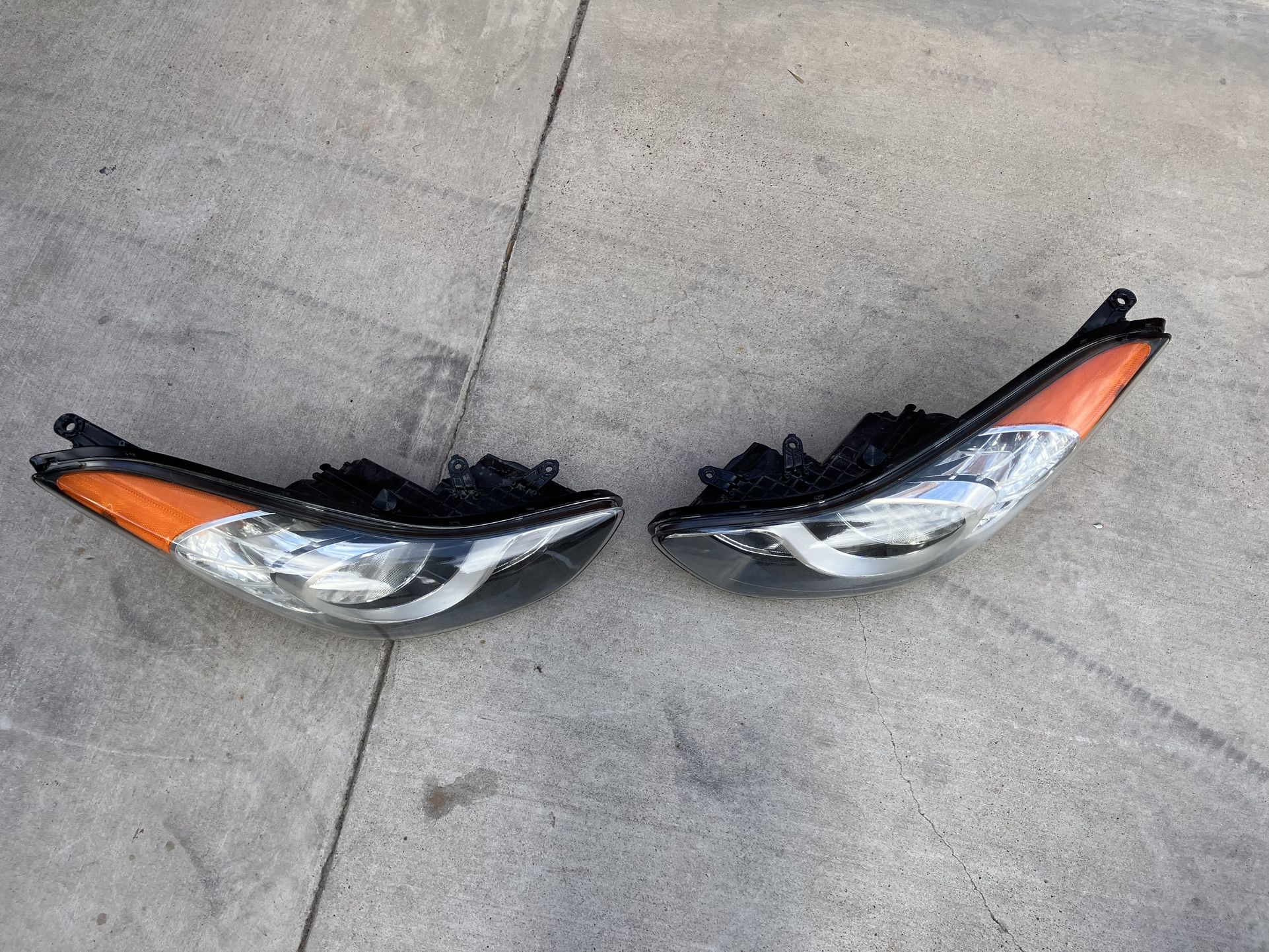 2011-2013 Hyundai Elantra Headlights