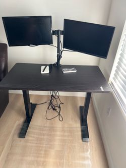 Electric stand up Desk with 2 monitors