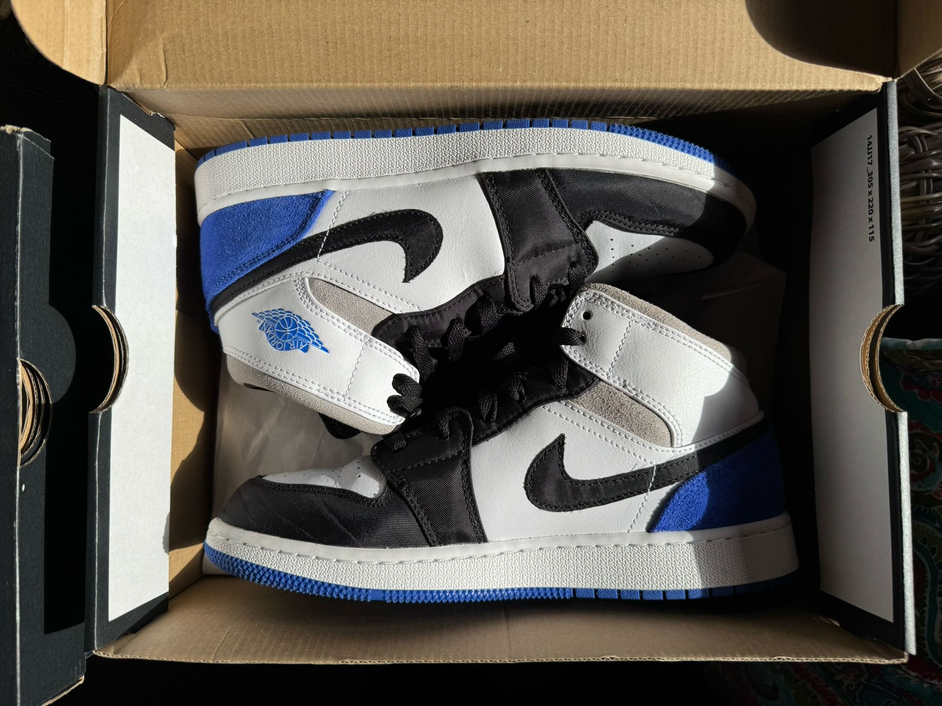 Jordan 1 Mid SE GS “Royal Black Toe”