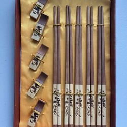 Elegant Panda Chopstick Gift Set – 5 Pairs w/ Rests in Decorative Box