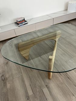 Minimalist coffee table