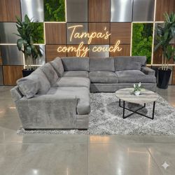 🛋️ Oversized Charcoal Sectional Sofa (Delivery Available!! )