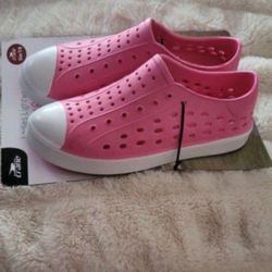 Womens Light-weight SLIP-ONS PINK RUBBER WATER SHOES SIZE 7/8 (NEW)