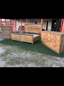 Rustic Wood Bedroom Set with Bed and Dressers king size