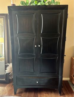 Armoire/Storage/Cabinet