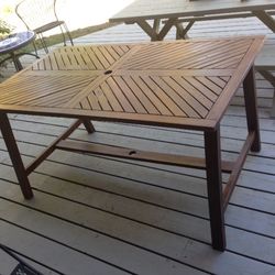 Gorgeous Slatted Acacia Wood Indoor Or Indoor Dining Table