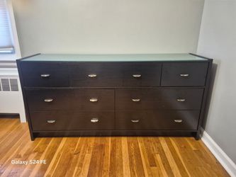 Bob’s Furniture Dark Wood 7-Drawer Dresser with Glass Top