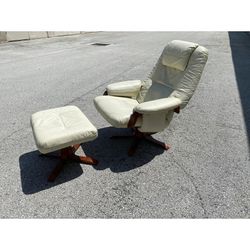 Vintage Modern White Leather Lounger Recliner and Ottoman Footrest, 2 Piece 