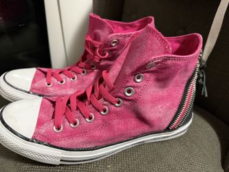 PINK Converse with design zippers on heel size 8