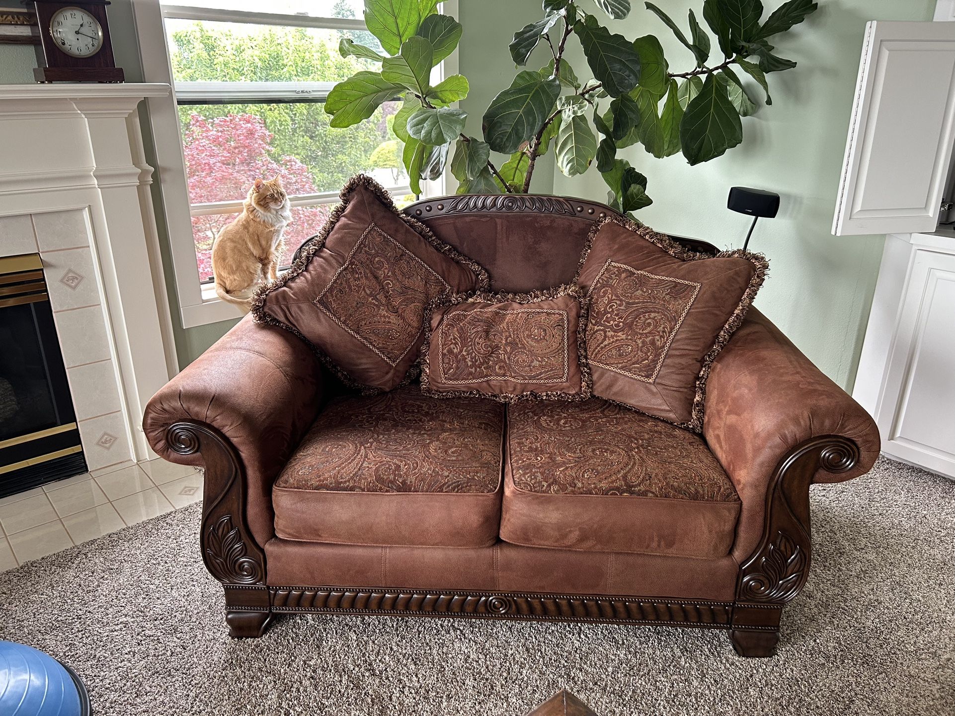 Old Bombay & Company Love Seat