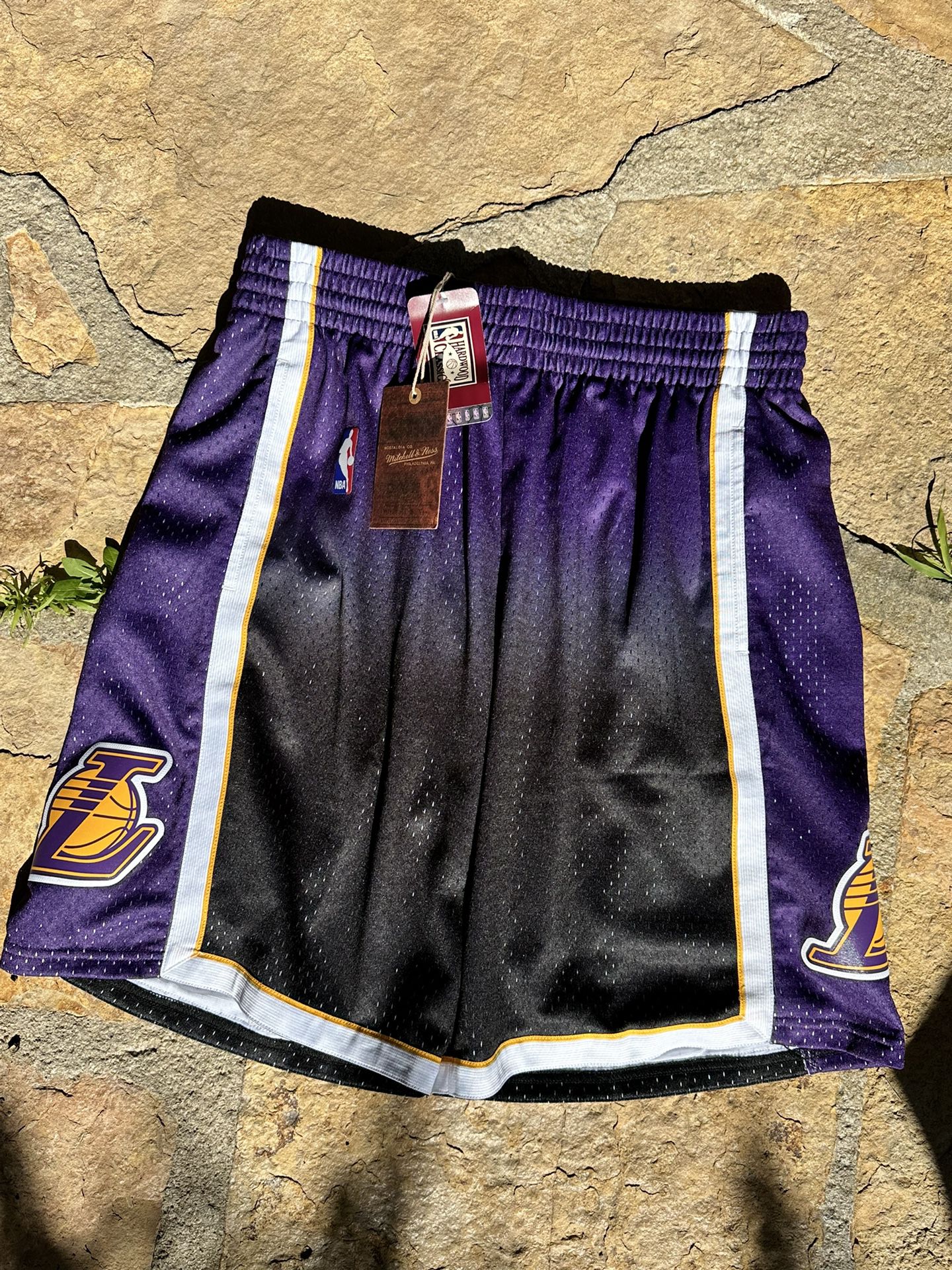 Mitchell & Ness Los Angeles Lakers NBA Authentic Fadeaway Swingman Shorts Size Large NWT Kobe 