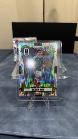 Gilberto Mora Prizm FIFA World Cup 2026 Silver Wave Rookie Card