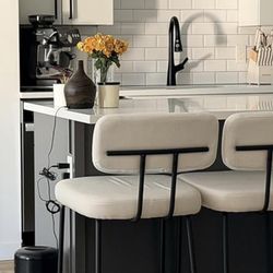 2 bar stools