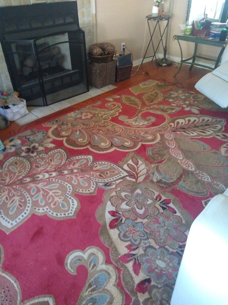 Area Rug 5'3" X 7'6"