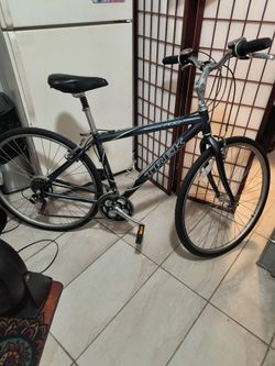 Trek Multitrack 7100 Hybrid Bike