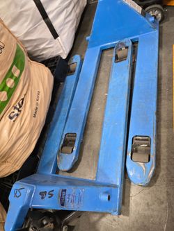 Pallet jacks