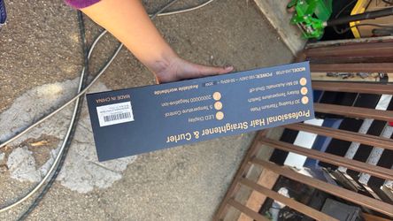 Hair straightener
