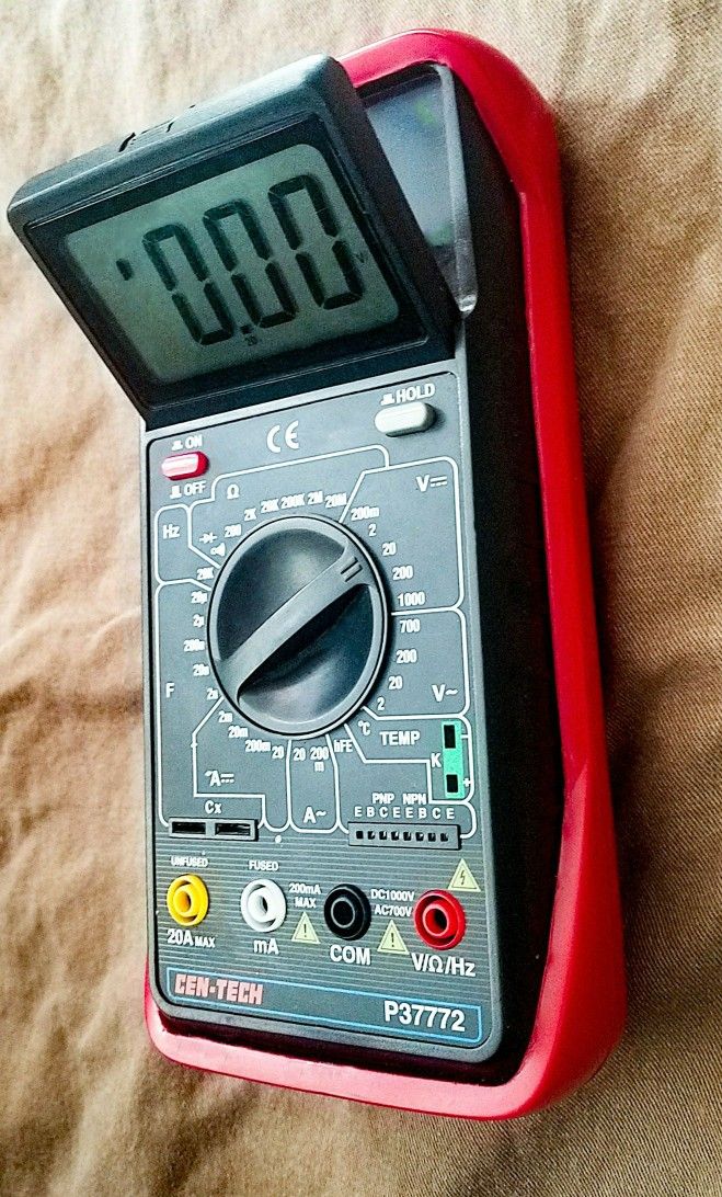 CEN-TECH P37772 - 11 Function Digital Multimeter, transistor + thermocouple tester w Audible Continuity