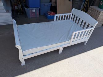 Like New "Toddlers" Bed with Mattress