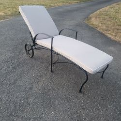 Wrought Iron Lounge W/Cushion 