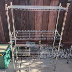 2 Repisas de metal buenas condiciones miden 36 x 14 x 54