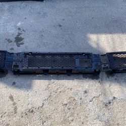 MB G W463 FRONT BUMPER BOTTOM CENTER GRILLES A(contact info removed)