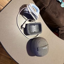 Cricut hat press with ball shape pad