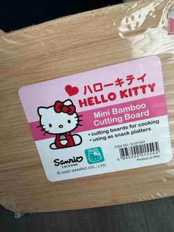 HELLO KITTY BAMBOO CUTTING BOARD