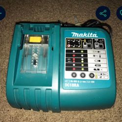 Makita Charger 18 V