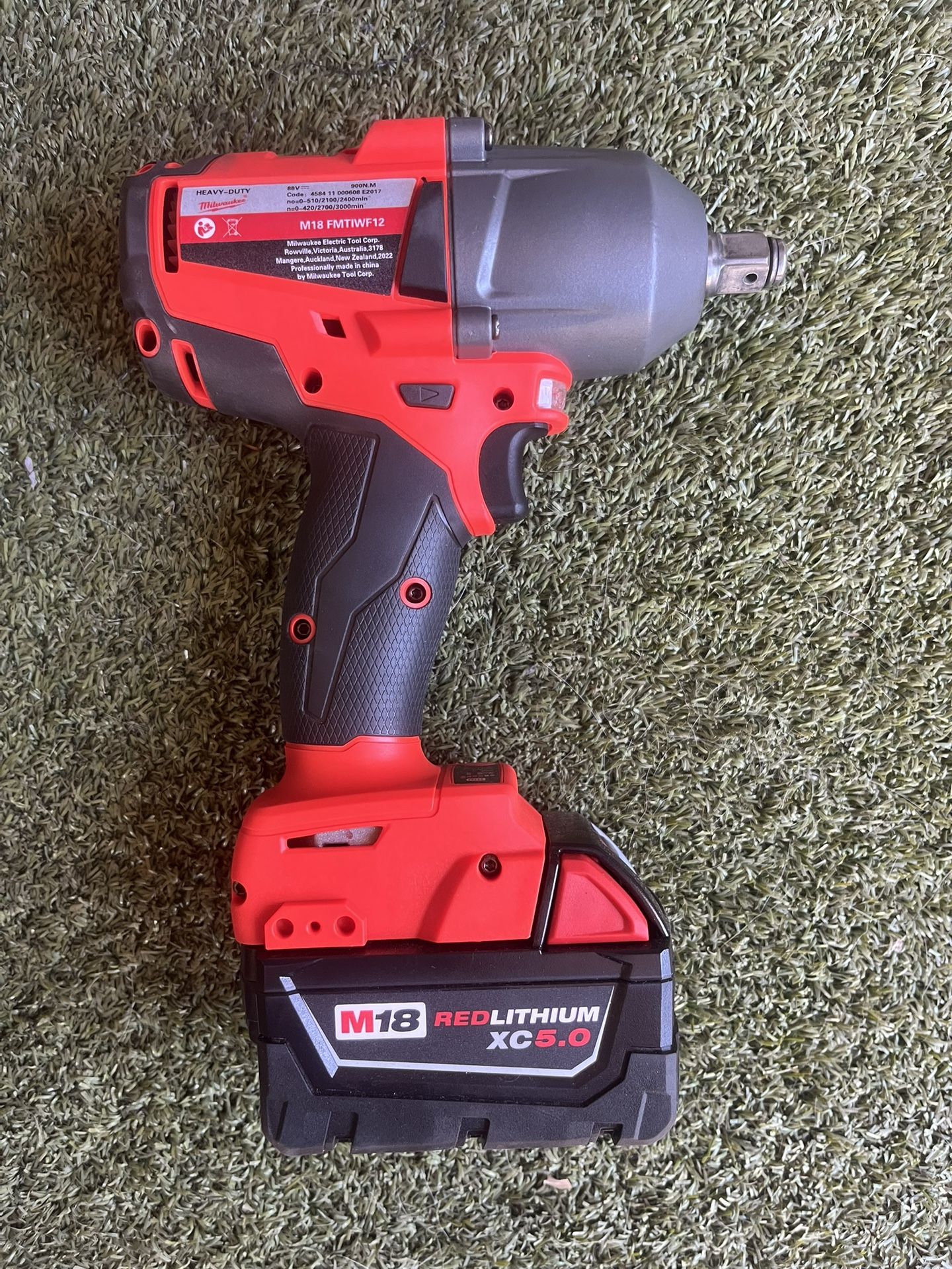 Milwaukee M18 1/2" Mid-Torque Impact Wrench with Friction Ring (FMTIWF12) and M18 REDLITHIUM™ XC5.0 Extended Capacity Battery