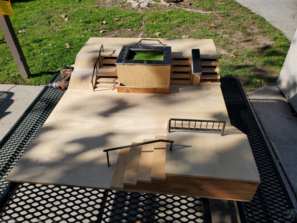 Fingerboard skatepark
