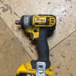 All Dewalt Power Hand Tools With Batteries All 60 $ Each Xr dewalts 75each With Big Battery 
