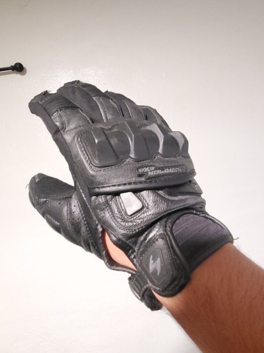 Scorpion Exo MkII motorcycle glove (Medium; right glove)