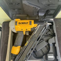 DeWalt Finish Nailer (Pneumatic) with Hard Case – Works Great