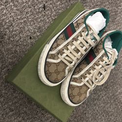 gucci tennis women shoe WITH RECEPIT AND EVERYTHING ELSE