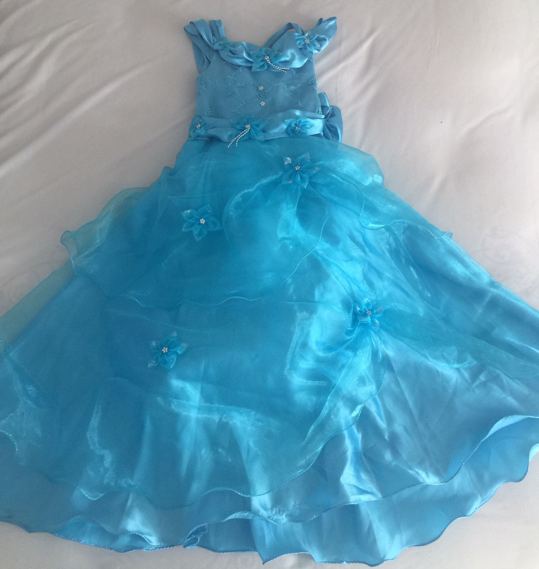 Beautiful Cinderella/Elsa dress 6/8 years
