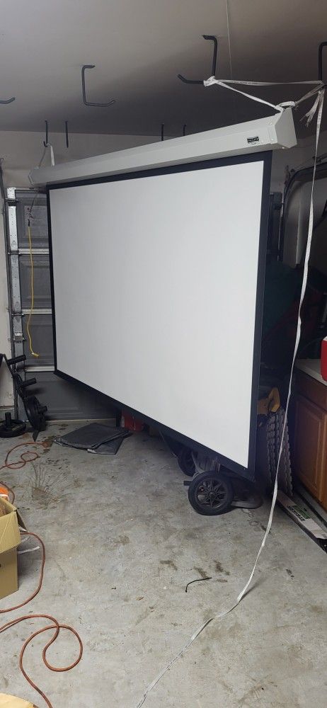 Da-Lite Cosmopolitan Projector Screen