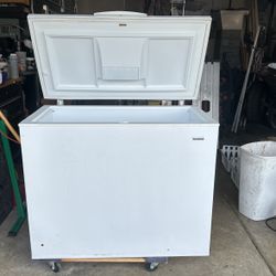 Kenmore Chest Freezer 41x21.5x34”