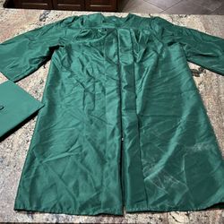 Jostens Green Graduation Gown And Cap For 5 Foot 4 To 5 Foot Six