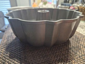 Nonstick Bundt Cake Pan